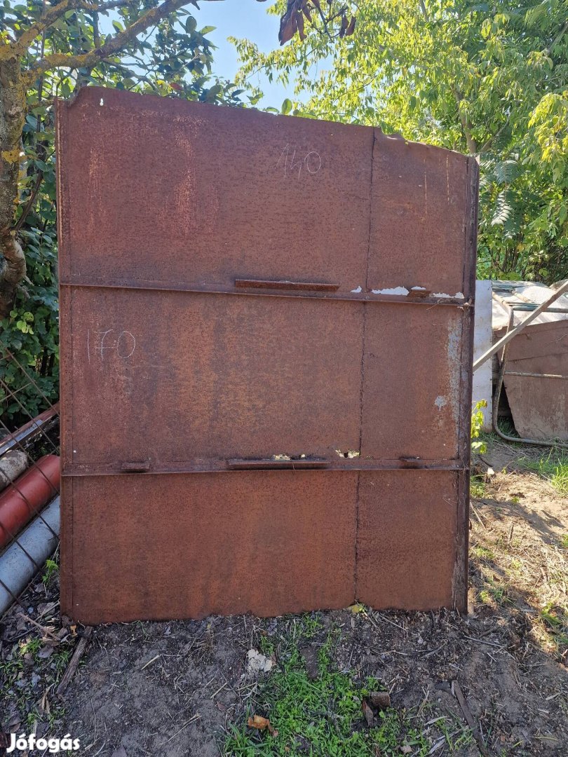 170x140-es lemezfal szögvas merevítéssel