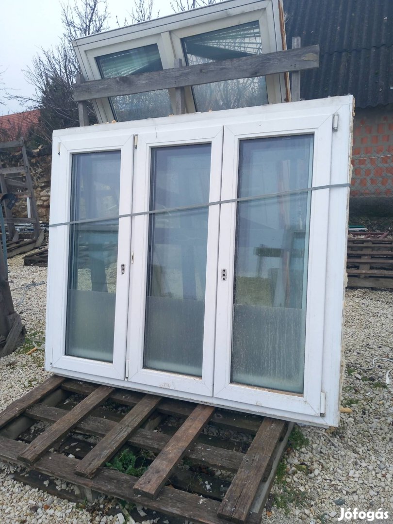 170x145 cm bukó-nyíló műanyag ablakok