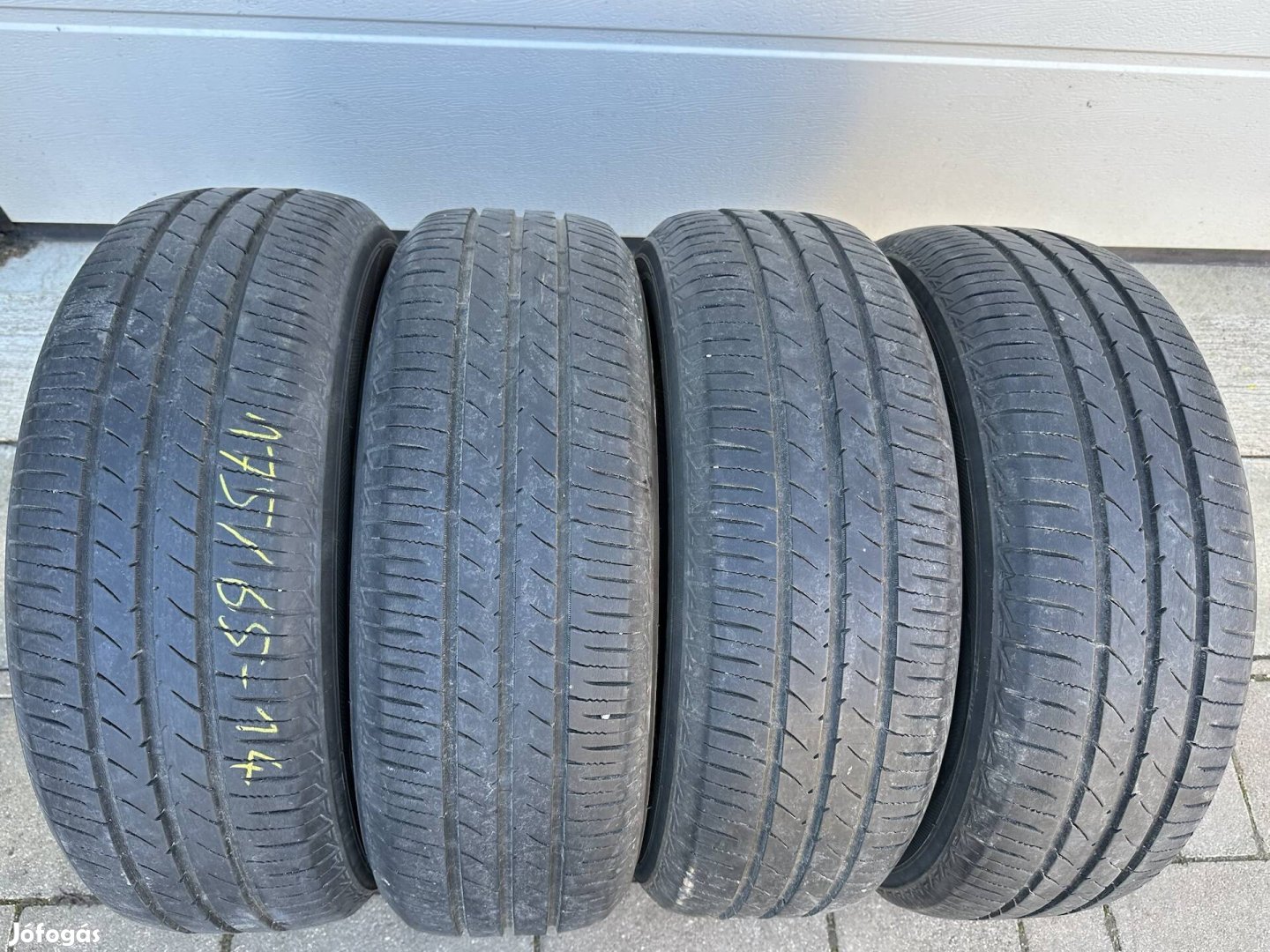 175/65 R14 6mm Toyo Nanoenergy nyári gumi eladó!