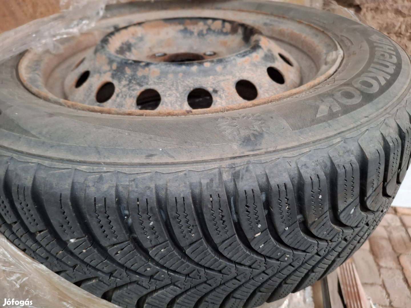 175/65 R14 Hankook téli gumi szett lemez felnin
