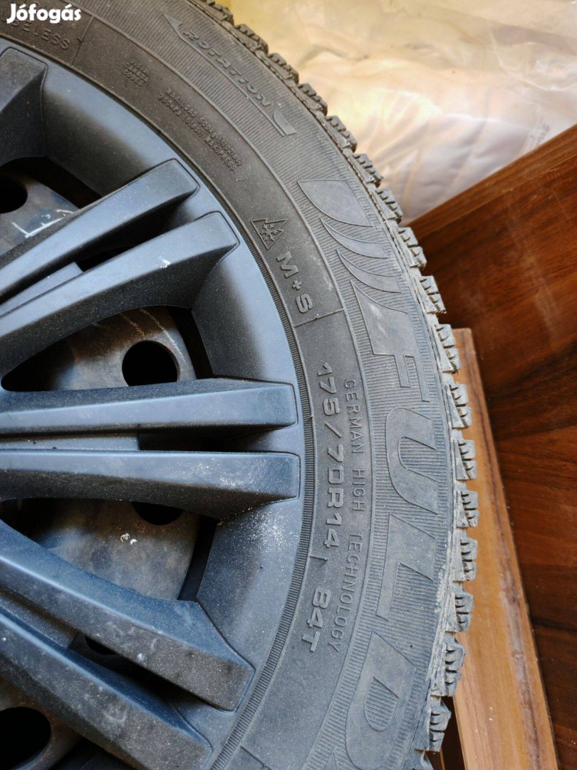 175/70 R14 B4T Téli gumi lemez felnin