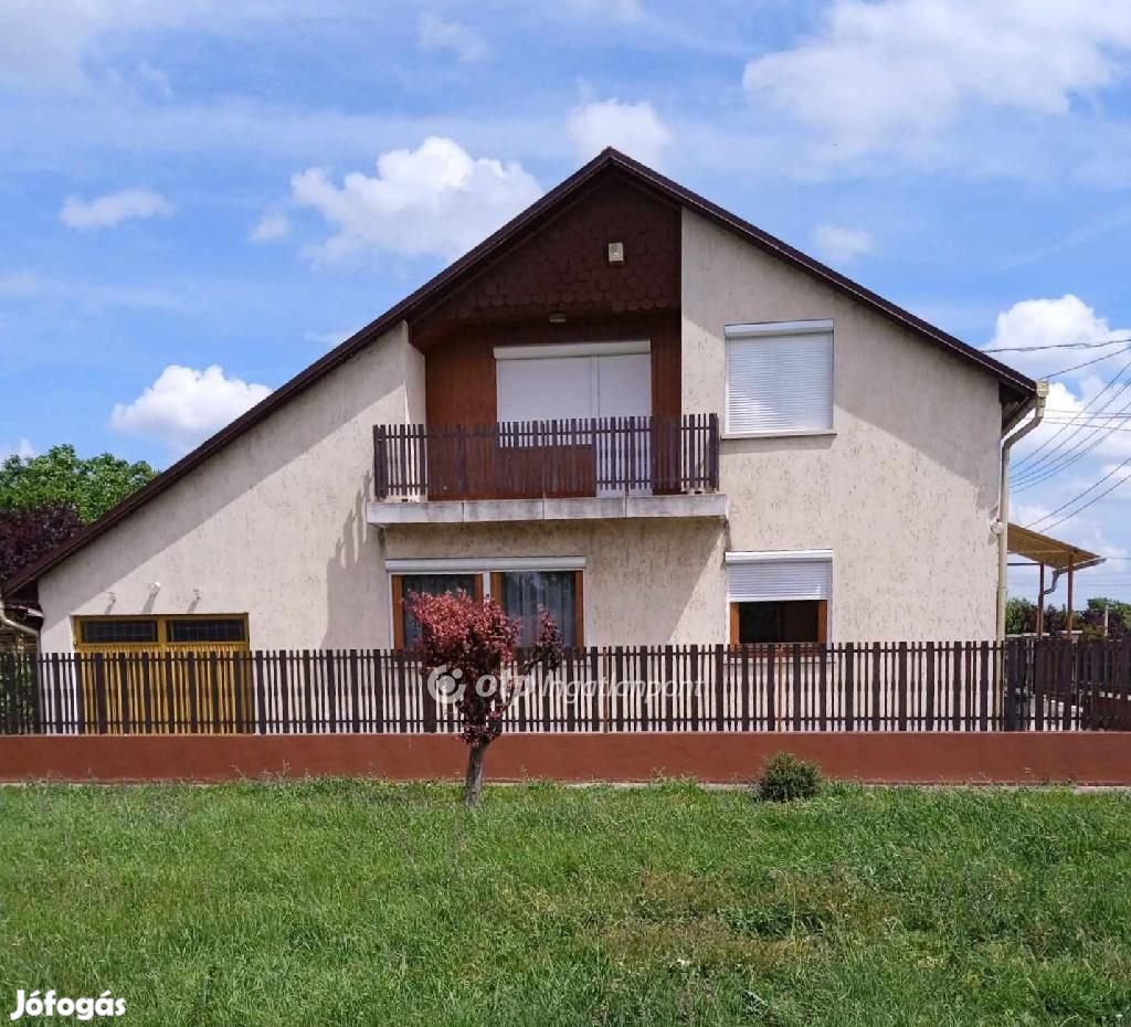 178 nm-es ház eladó Jászberény