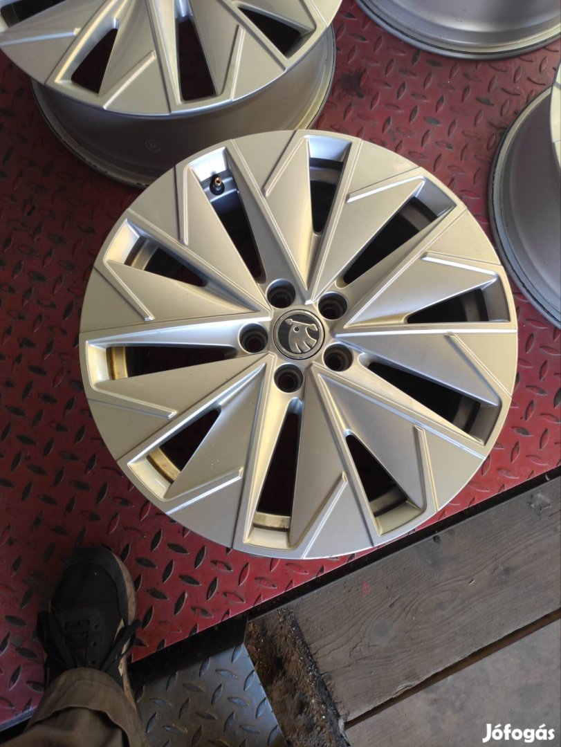 17" 17 5x100 Skoda gyári alufelni 145eft/4db