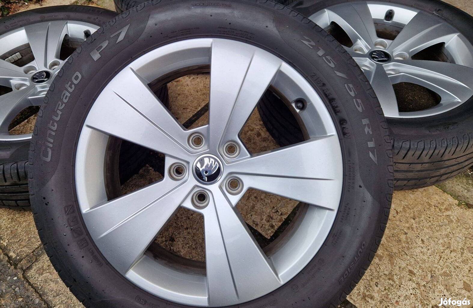 17" 17 gyári Skoda Superb alufelni Pirelli nyárigumikkal 5x112 felni