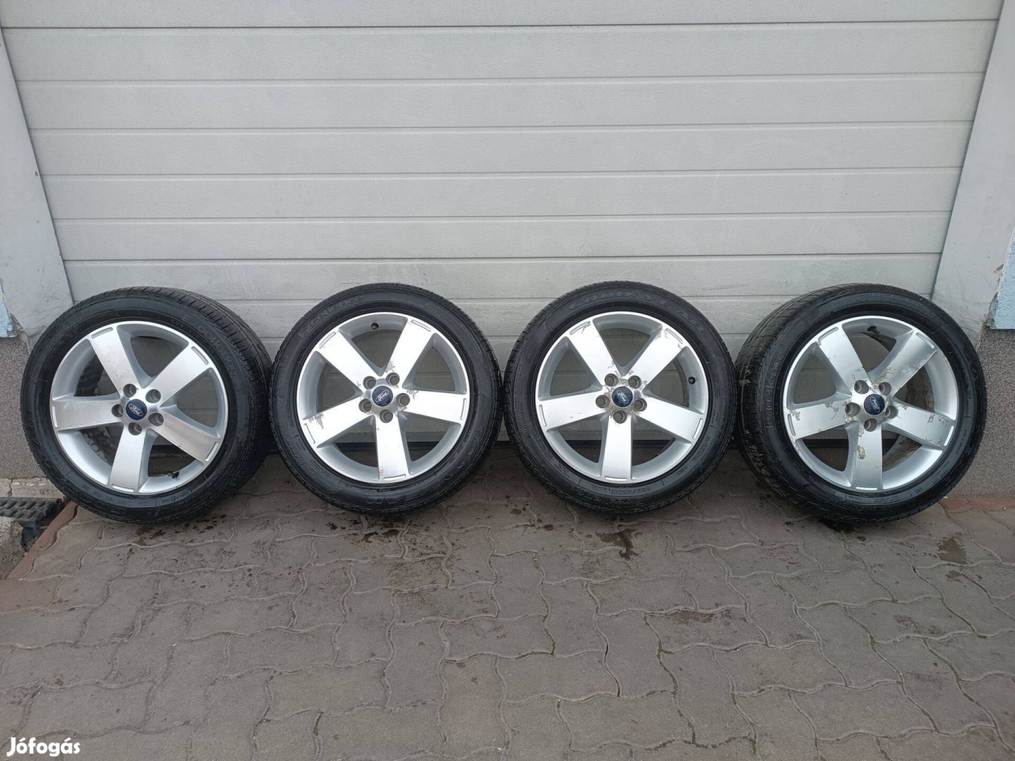 17" 5x108 Gyári Ford alufelni nyári gumival eladó!