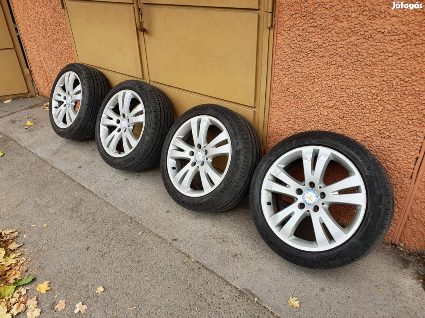 17" Mercedes-Benz gyári alufelnik 225/45R17 Continental nyárigumikkal