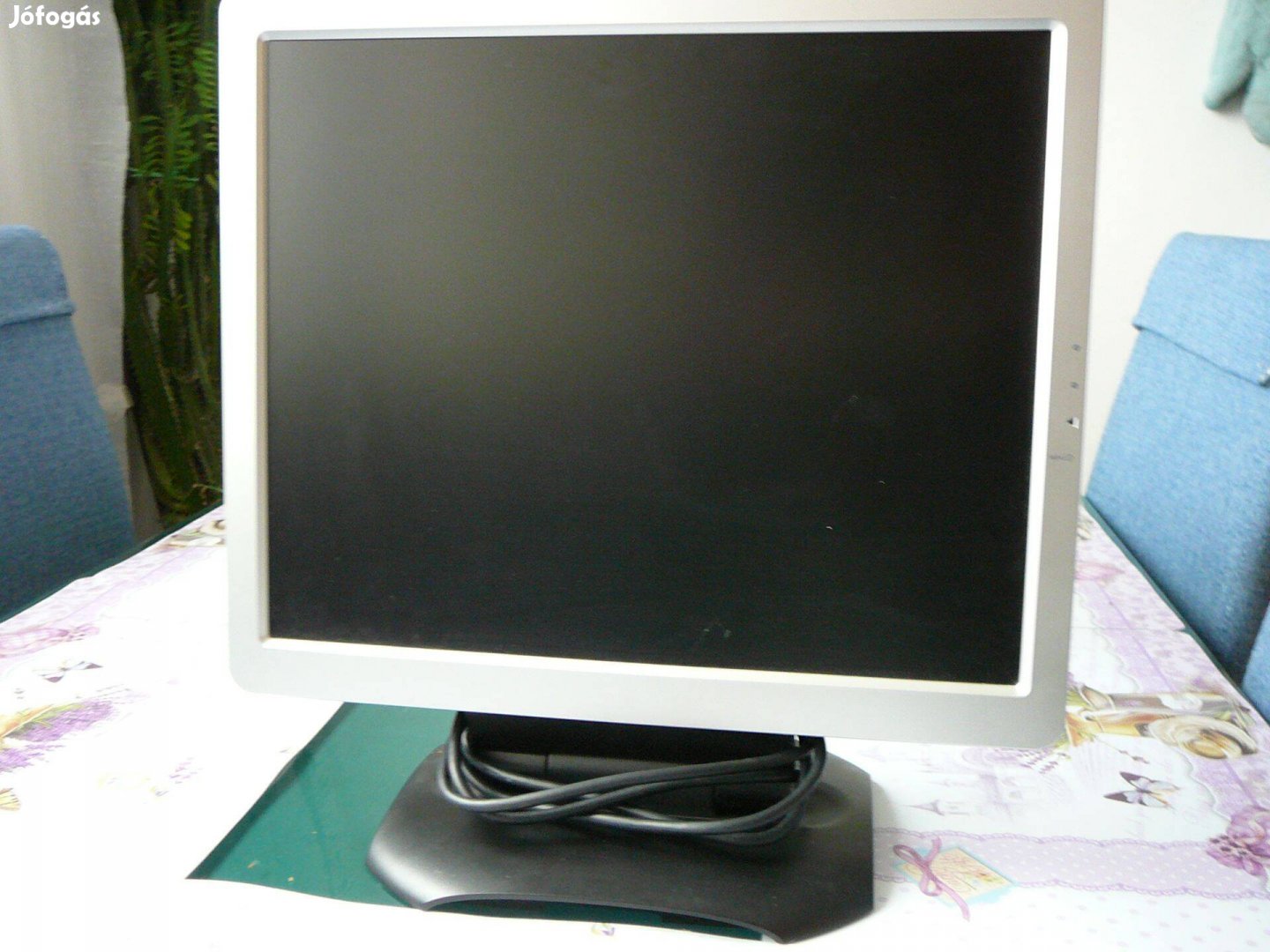 17" (43 cm) TFT LCD monitor eladó