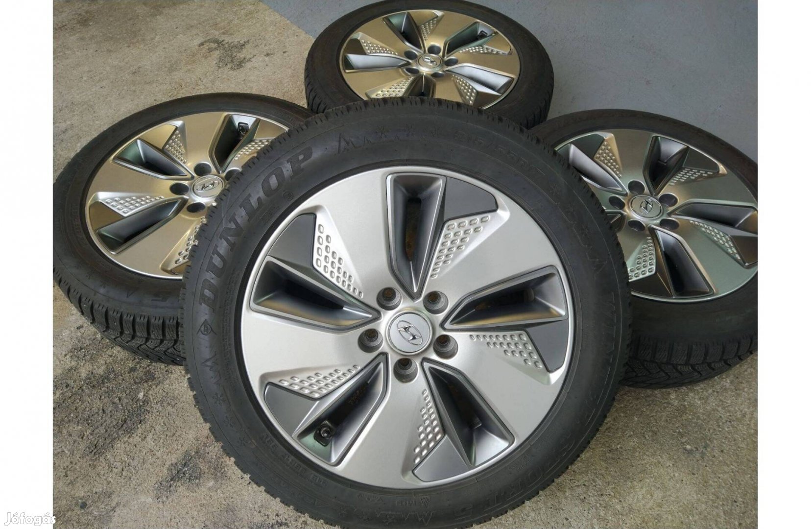 17" gyári Hyundai Kona alufelni Tpms szeleppel 5x114,3 téli Dunlop