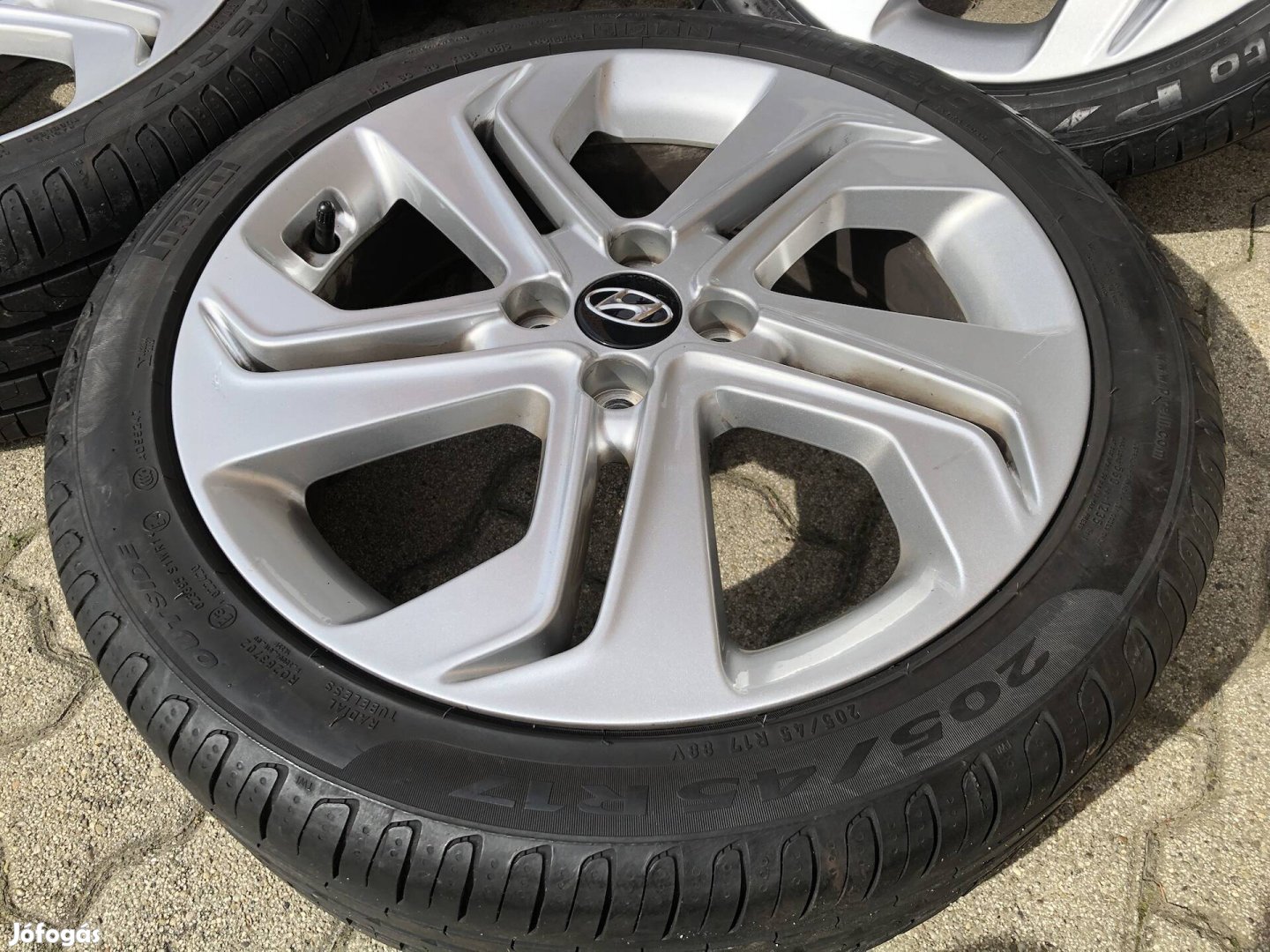 17 col gyári Hyundai alufelni 4x100 nyári gumi 17 colos