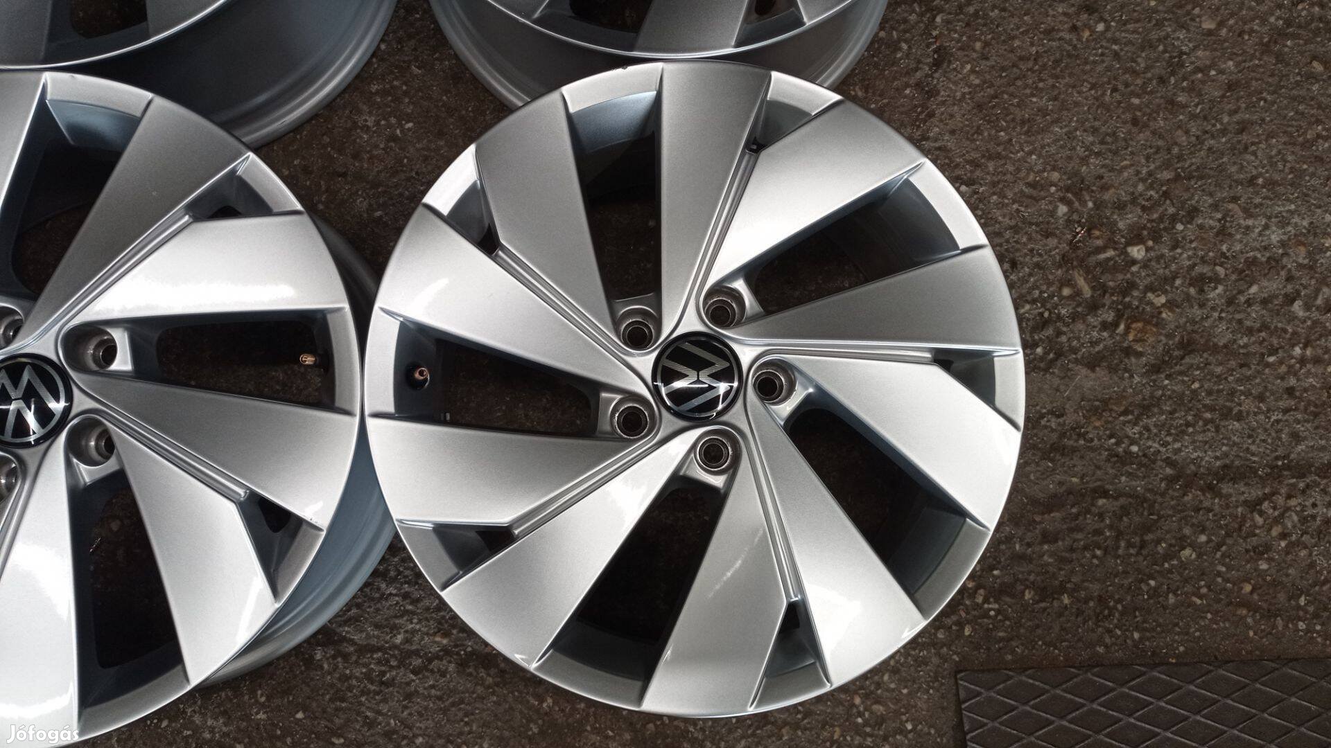 17 colos használt Volkswagen Gyári 5x112 lyukosztású alu felni garni