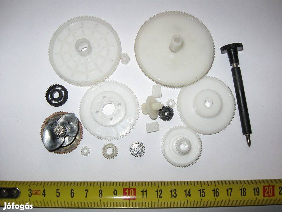 17 darabos műanyag fogaskerék készlet