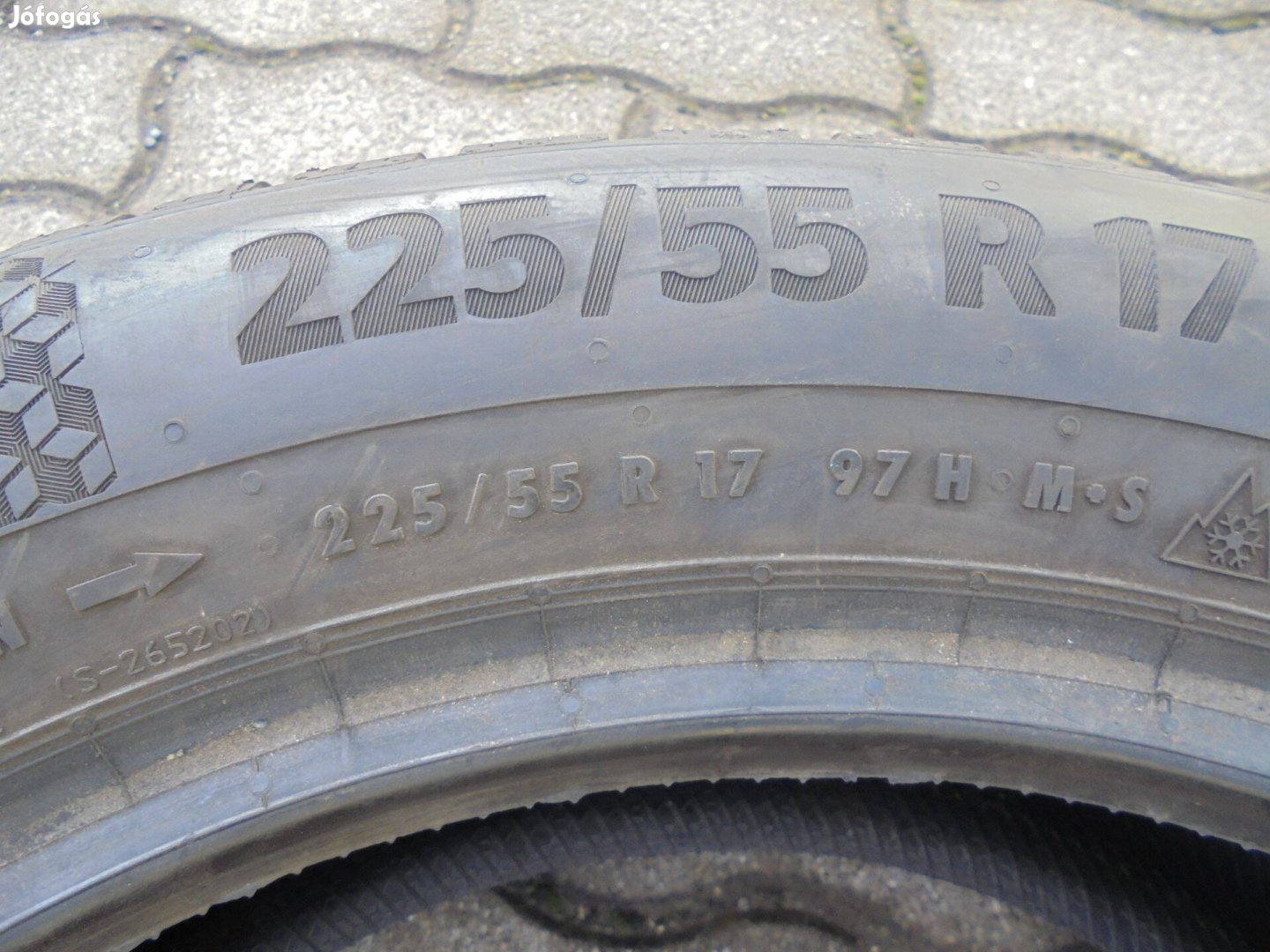 17-es 2 éves újszerű 1 db Continental téli gumi eladó