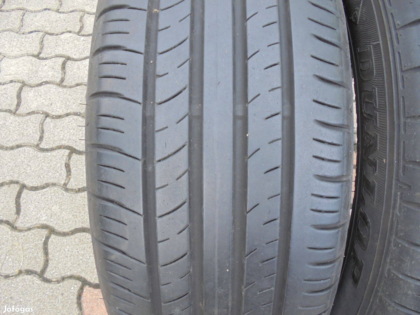 17-es Dunlop nyári gumi pár eladó