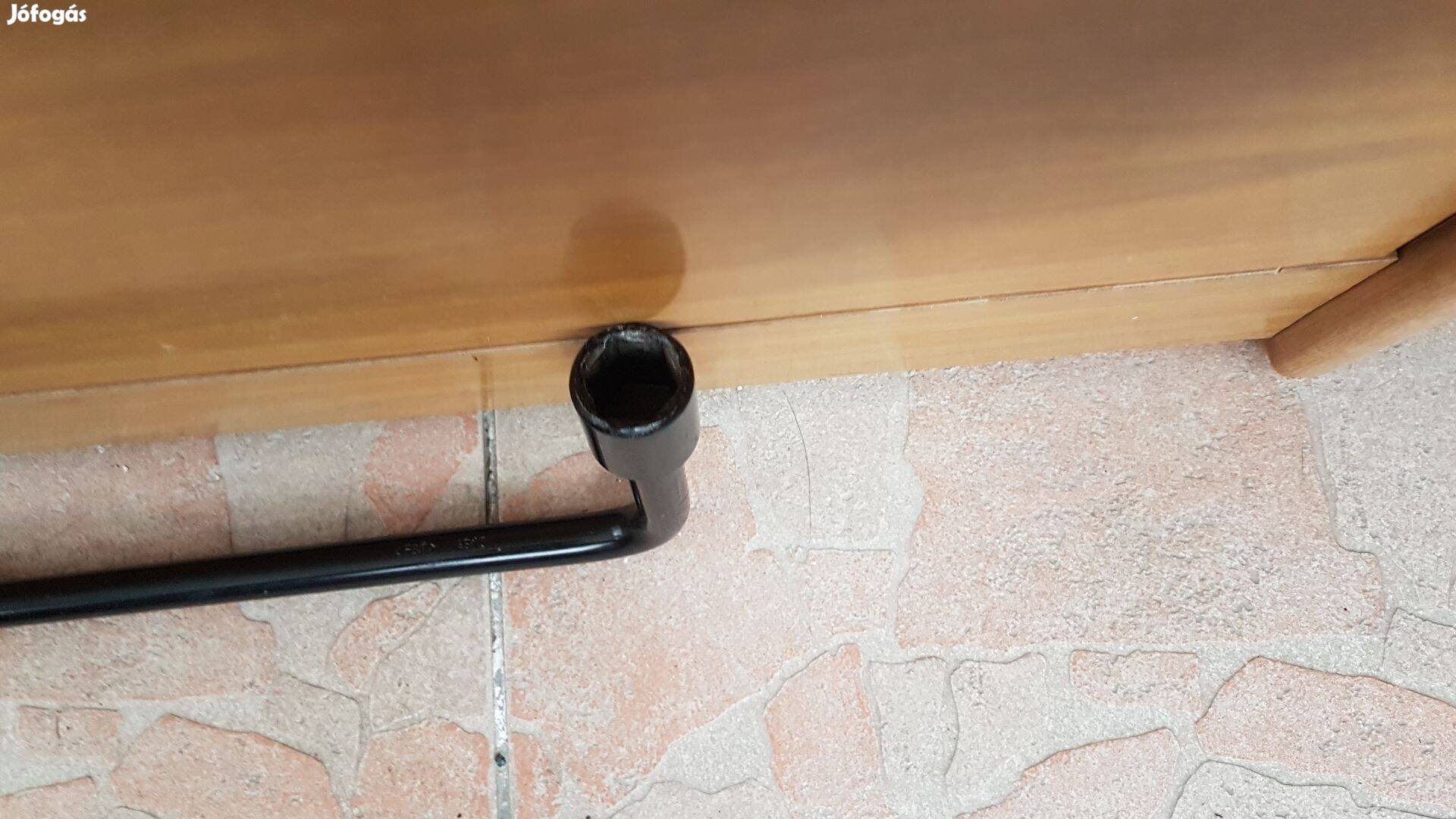 17-es L alakú kerékkulcs eladó!