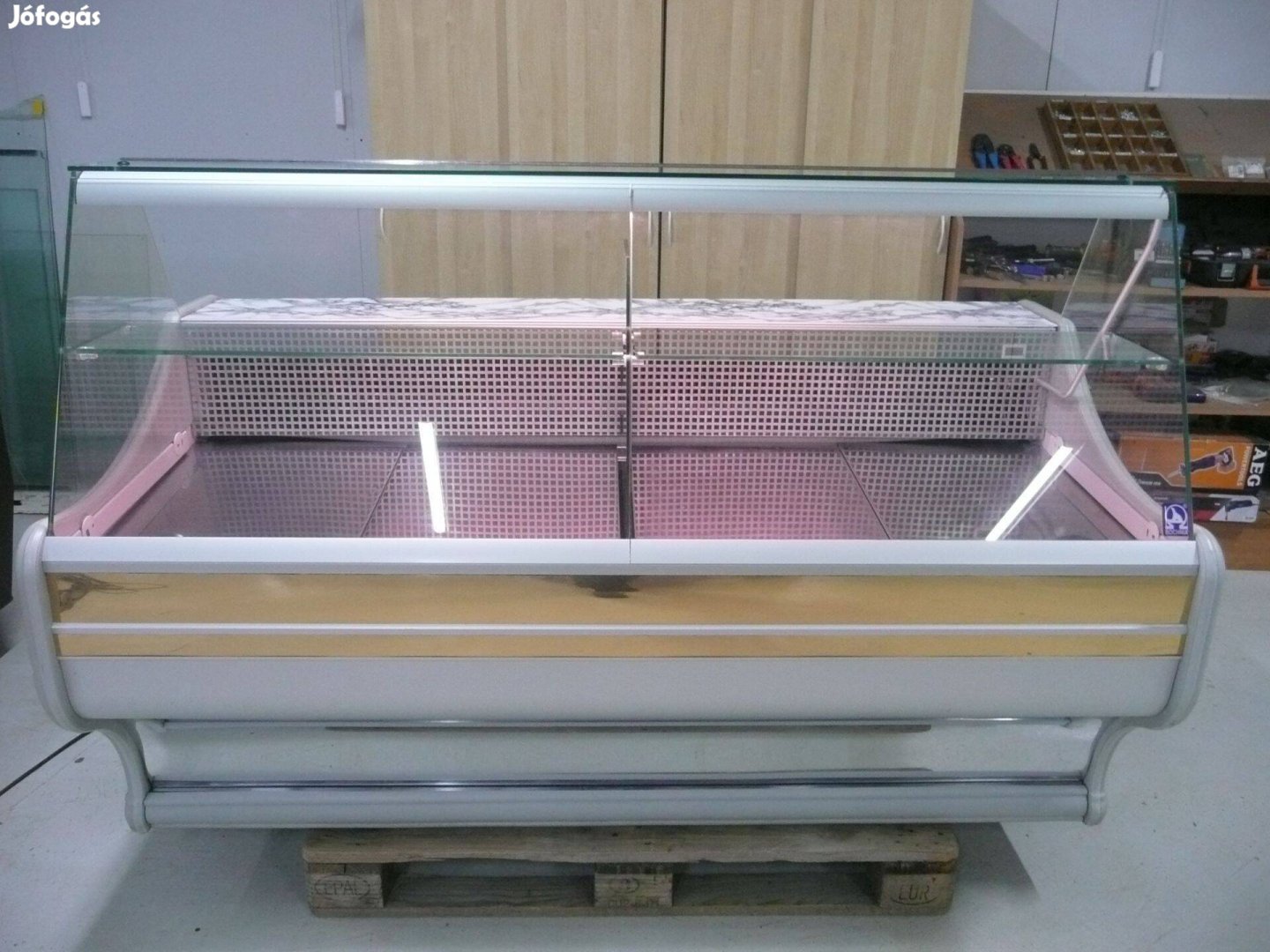 180 cm -es hűtőpult csemegepult hűtővitrin