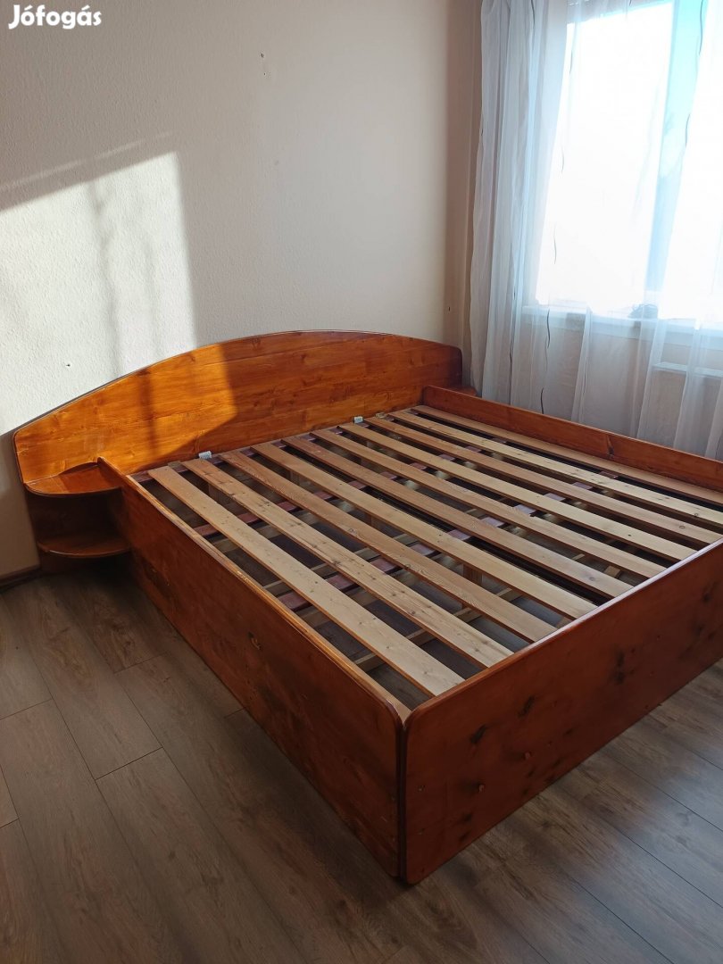 180x200-as fenyő franciaágy