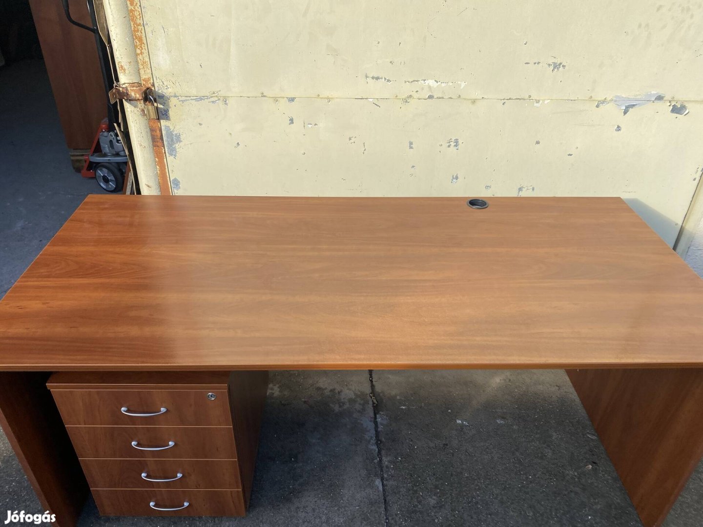 180x80cm Íróasztal eladó