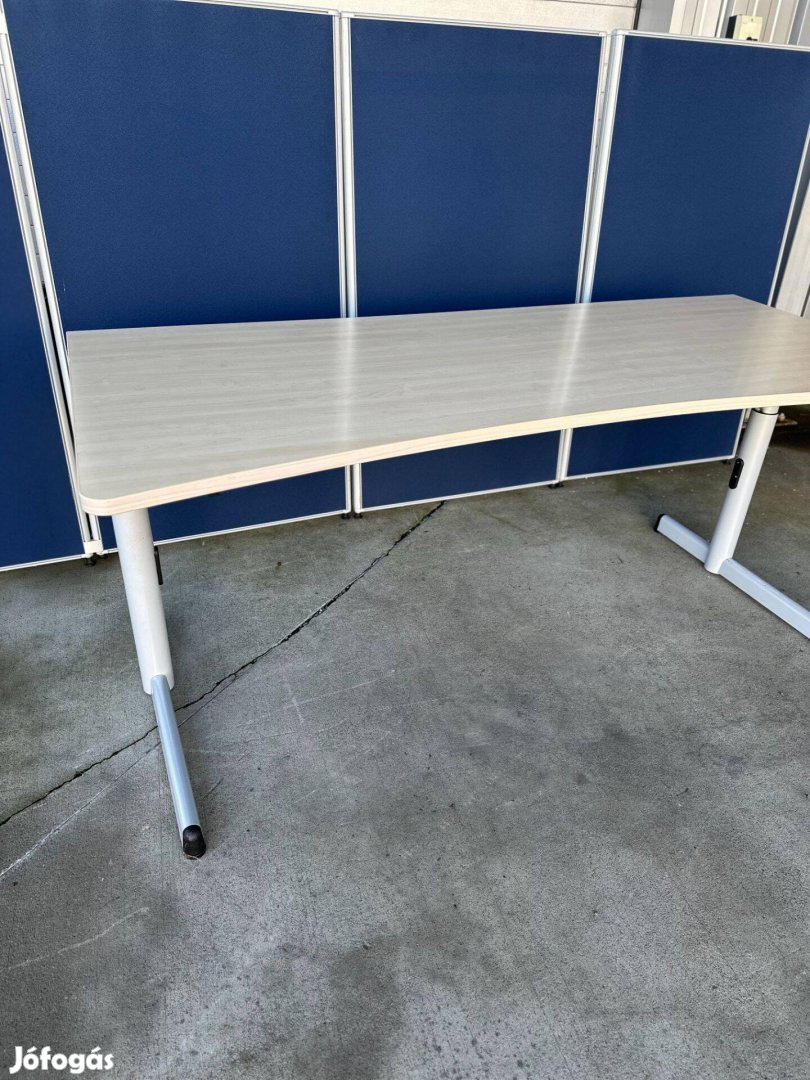 180x80cm homorú íróasztal, juhar színű, Steelcase - állítható magasság