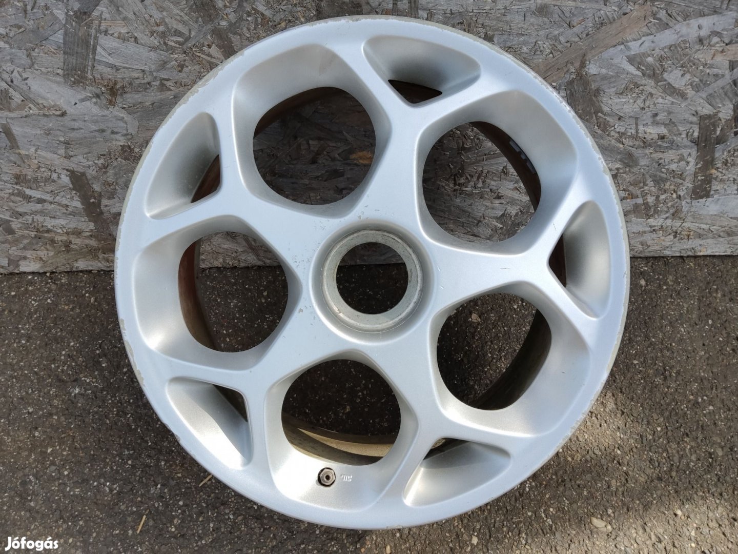184573 Alfa Romeo 147, 156, Gt 17"-os alufelni (1db) a képen látható