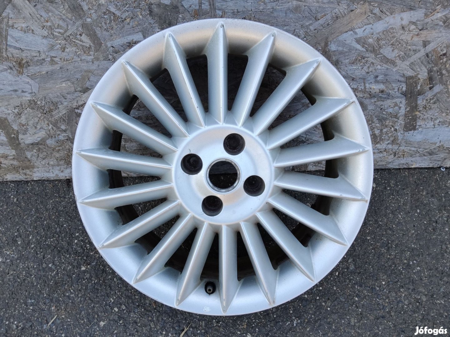184632 Fiat Linea 2007-2017 16"-os alufelni (1db) a képen látható