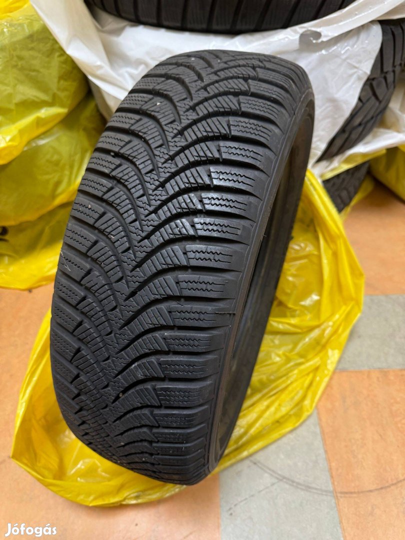 185/60R15 keveset futott Hankook téligumi garnitúra