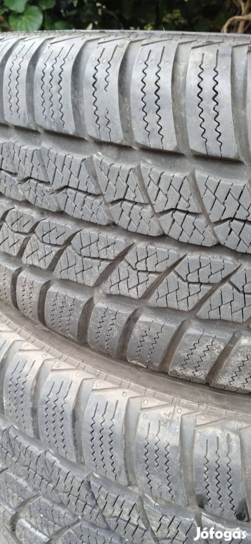 185/60R15 téligumi
