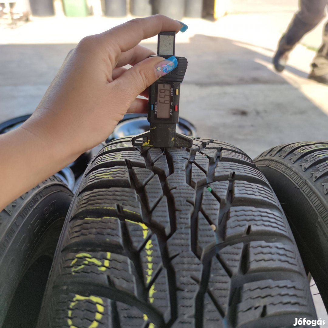 185/60 R15 Nokian téli gumi 45000ft a 4db/202/