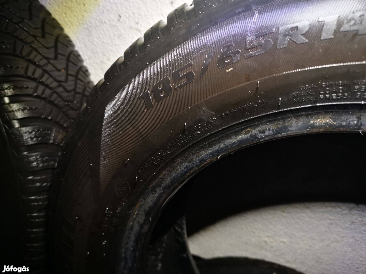 185/65R14-es négyévszakos gumi