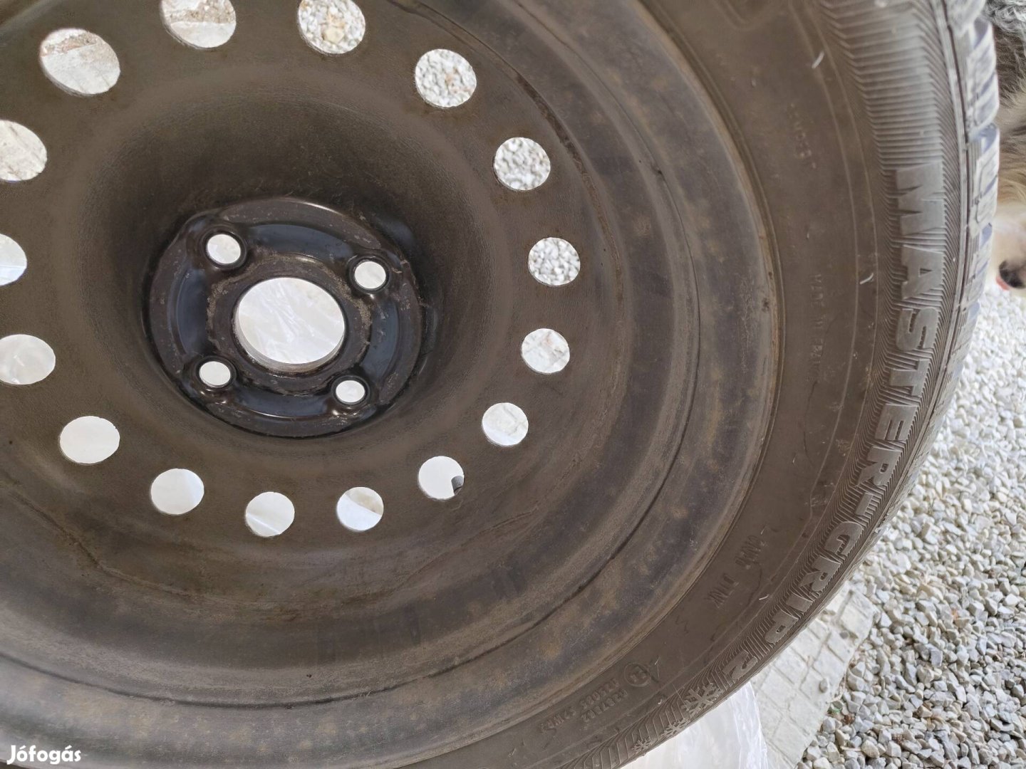 185/65R15 Semperit téligumi felnivel.