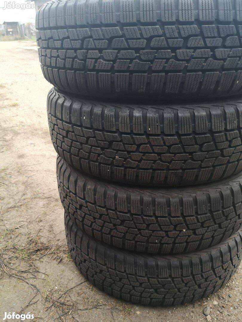 185/65R15 Szezonvégi Kiárusítás 46e/4db újszerű Firestone téligumi