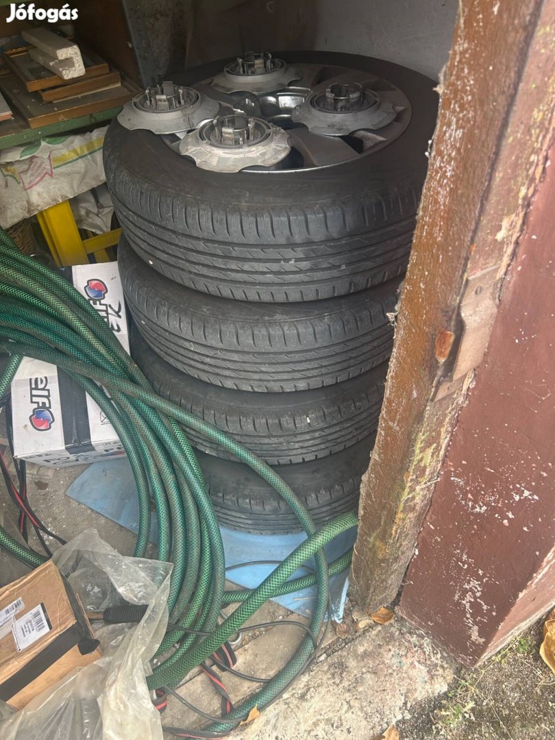 185/65R15 nyári gumi disztárcsával, Citroen díszelemmel