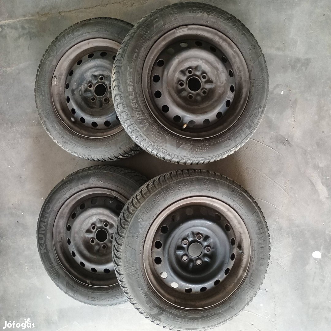 185/65 R15 téligumi Toyota acél felnivel eladó 