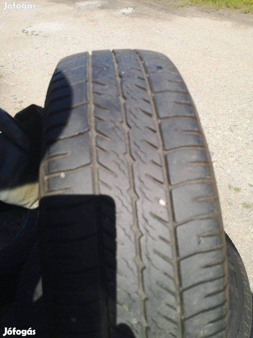185/70R14 40e/garn Goodyear nyárigumi