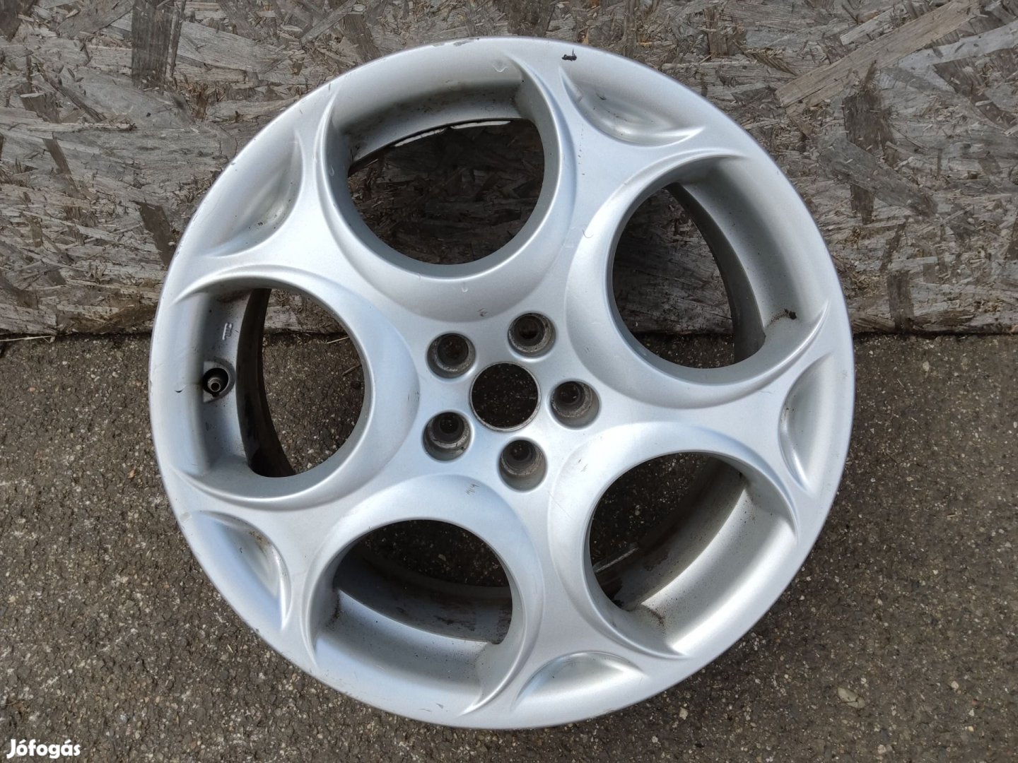 186787 Alfa Romeo 156, 147, Gt 17"-os alufelni (1db) a képen látható