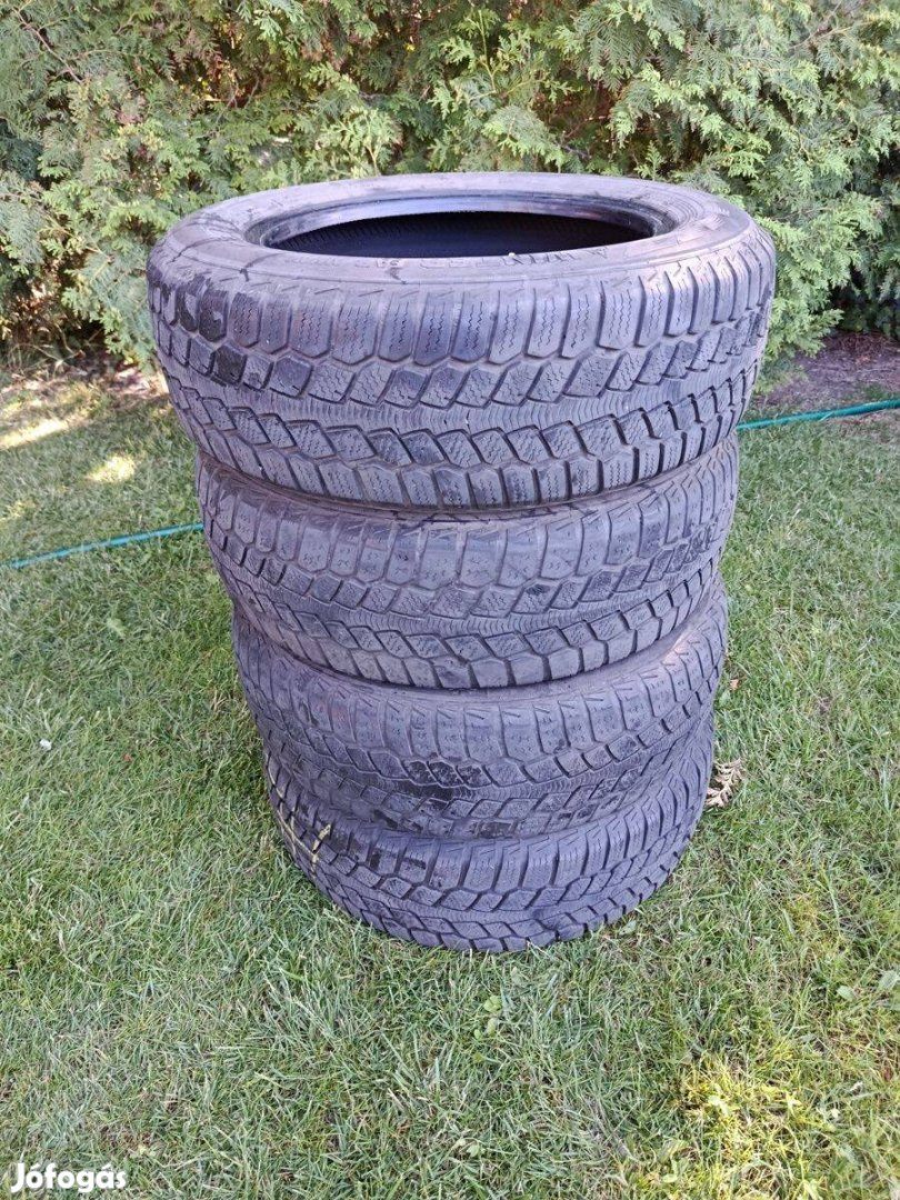 186/65xR15 téli gumi szett