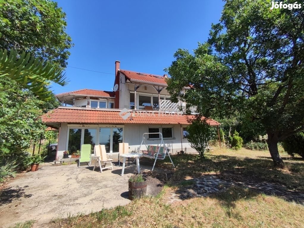 186 nm-es ház eladó Sukoró