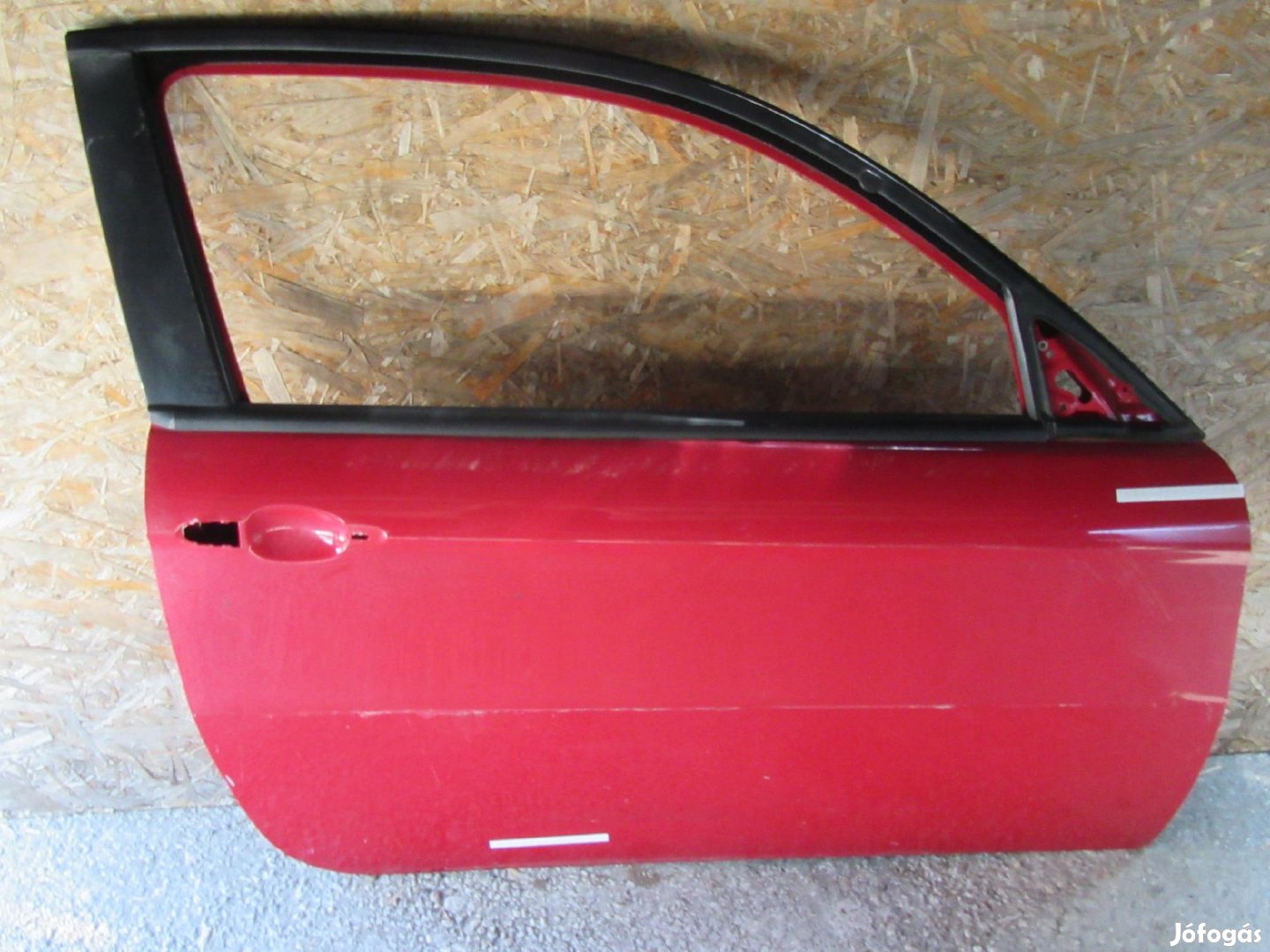 18883 Alfa Romeo 147 3 ajtós piros színű, jobb oldali ajtó a képen