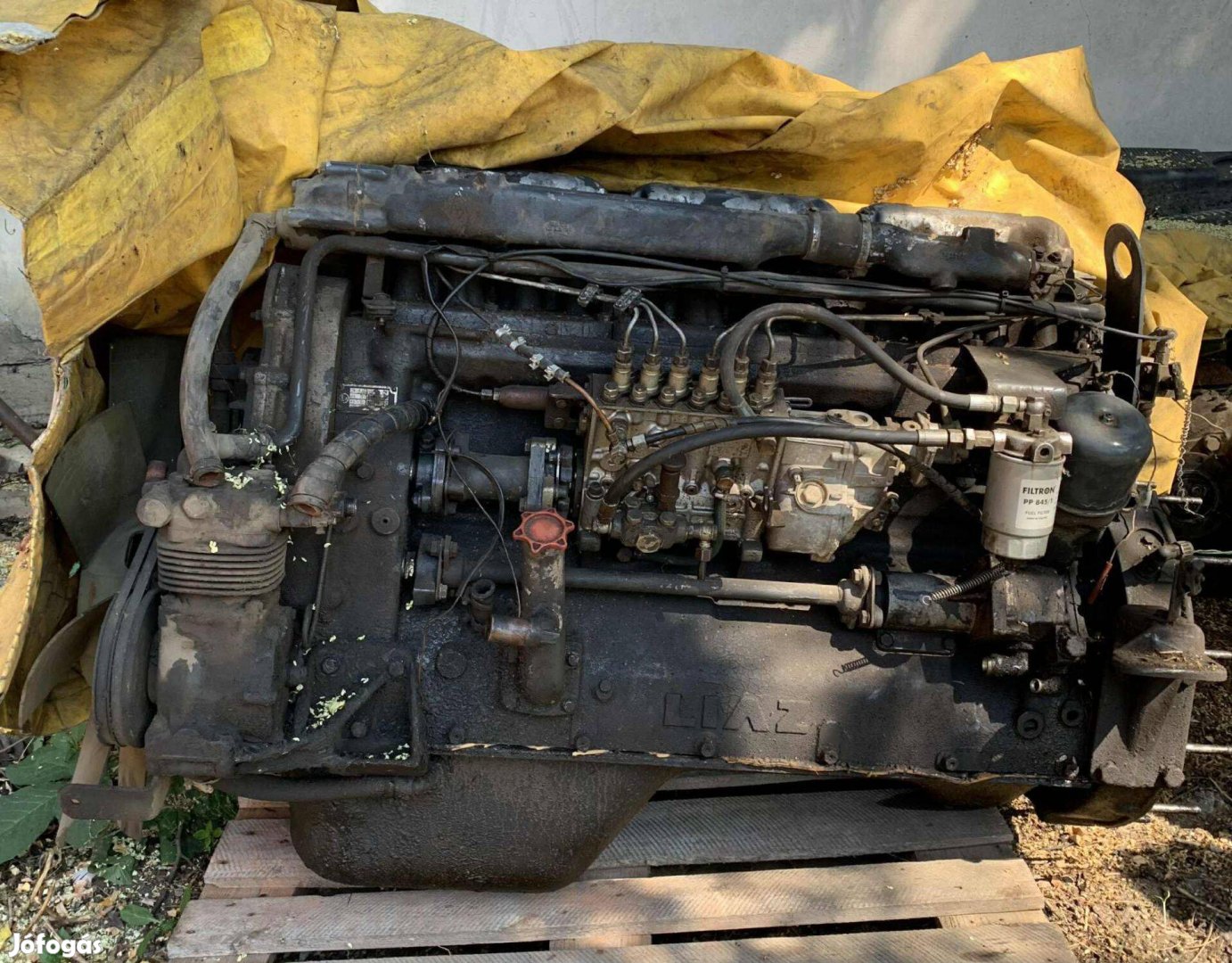 18.33-as Liaz motor