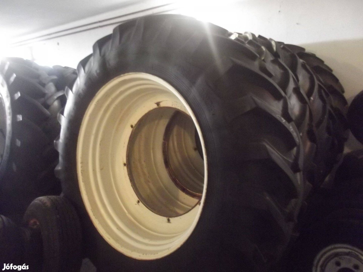 18,4 / R42 New Holland szerelt kerék eladó