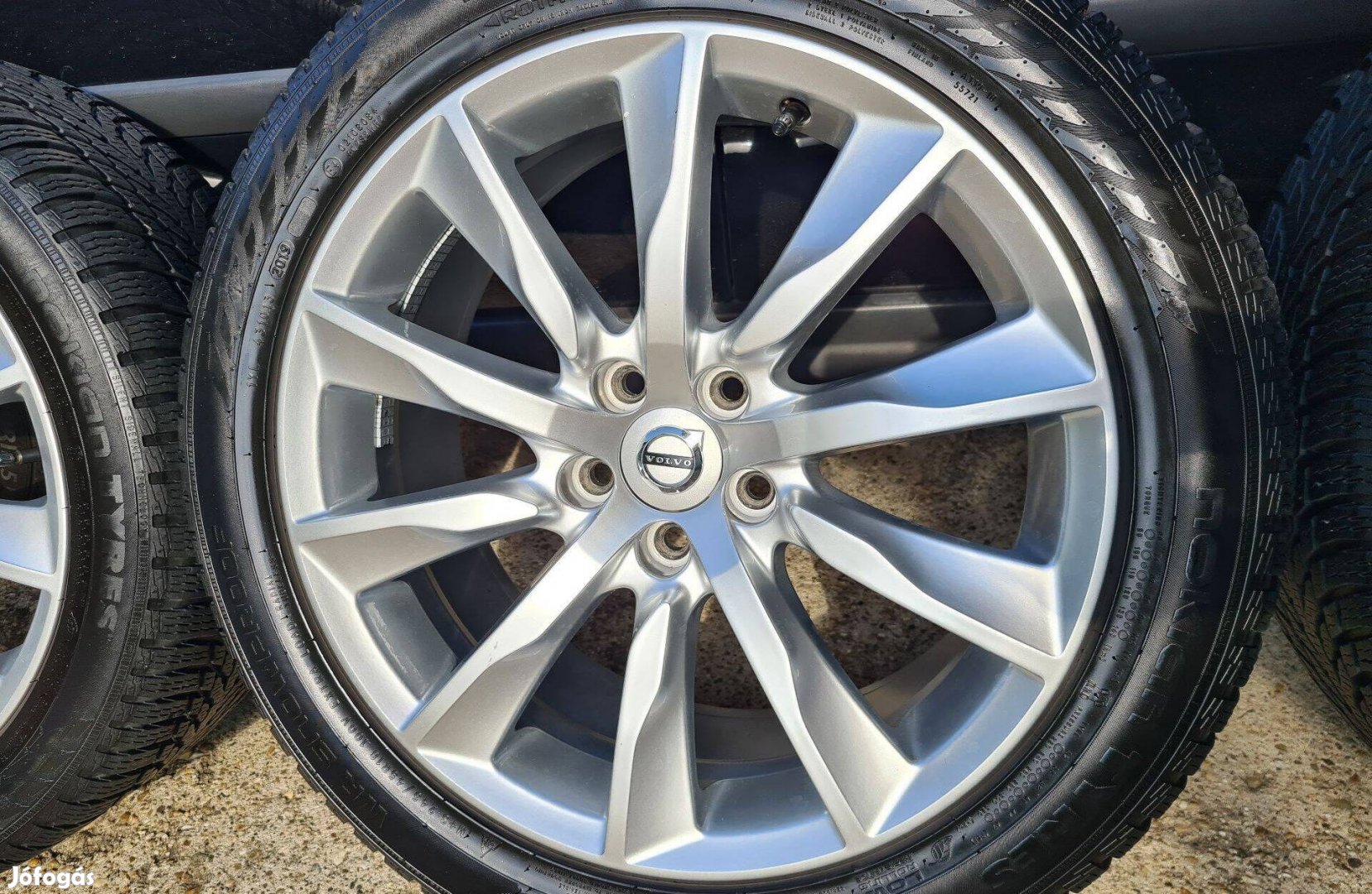 18" 5x108 Volvo alufelni téli gumival eladó