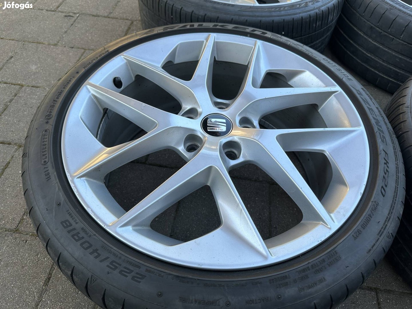 18" 5x112 7,5J ET51 Seat Leon FR alufelni eladó! Gumival is!