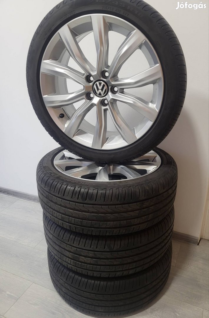 18" VW alufelni Pirelli nyári gumival