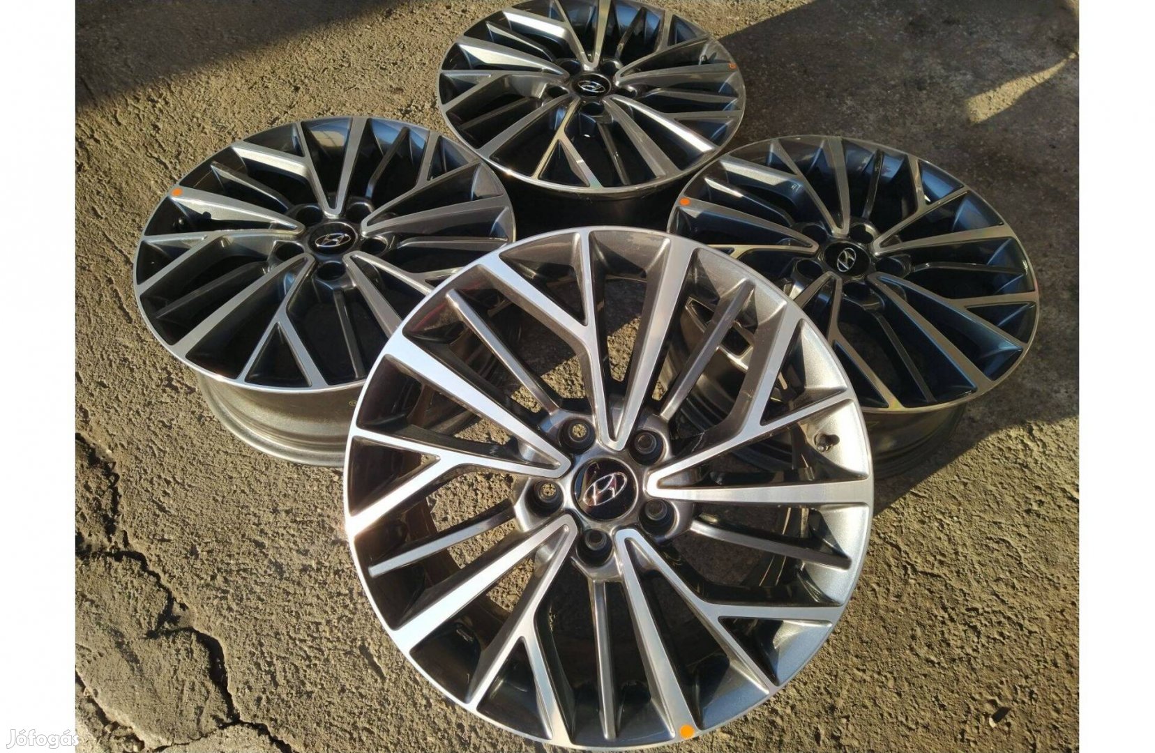 18" gyári Hyundai Tucson I30 I40 Kona Ioniq5 Ioniq 6 alufelni Tpms