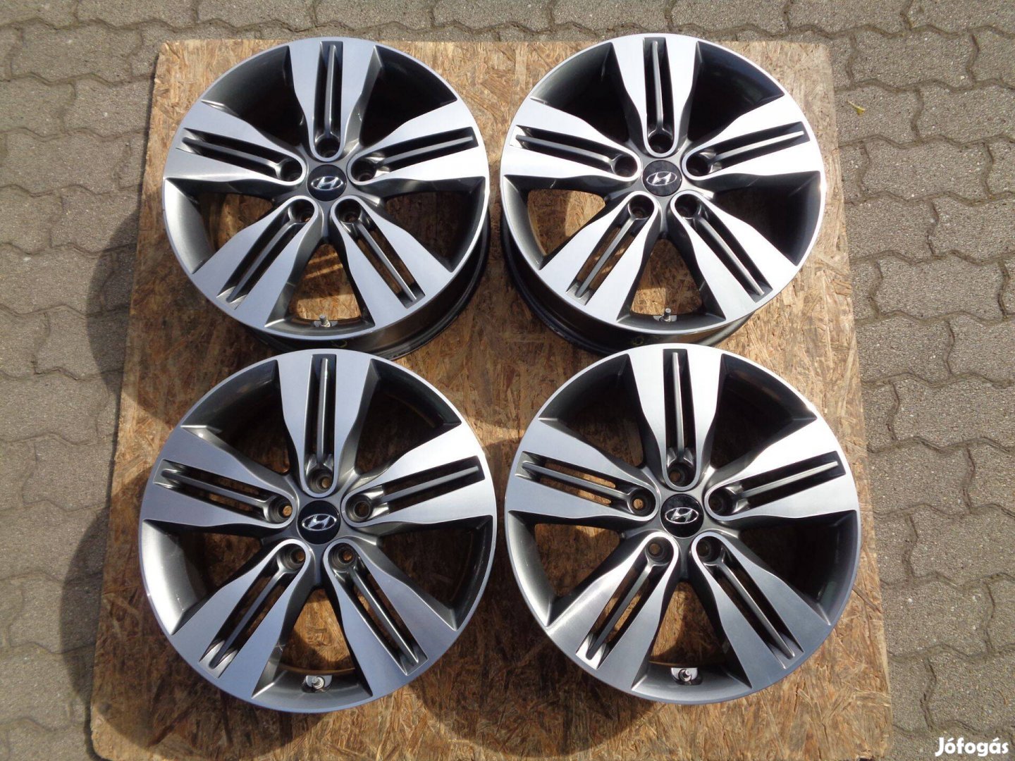 18-as Hyundai Gyári alufelni szenzorral, 5×114.3-as mint az új eladó