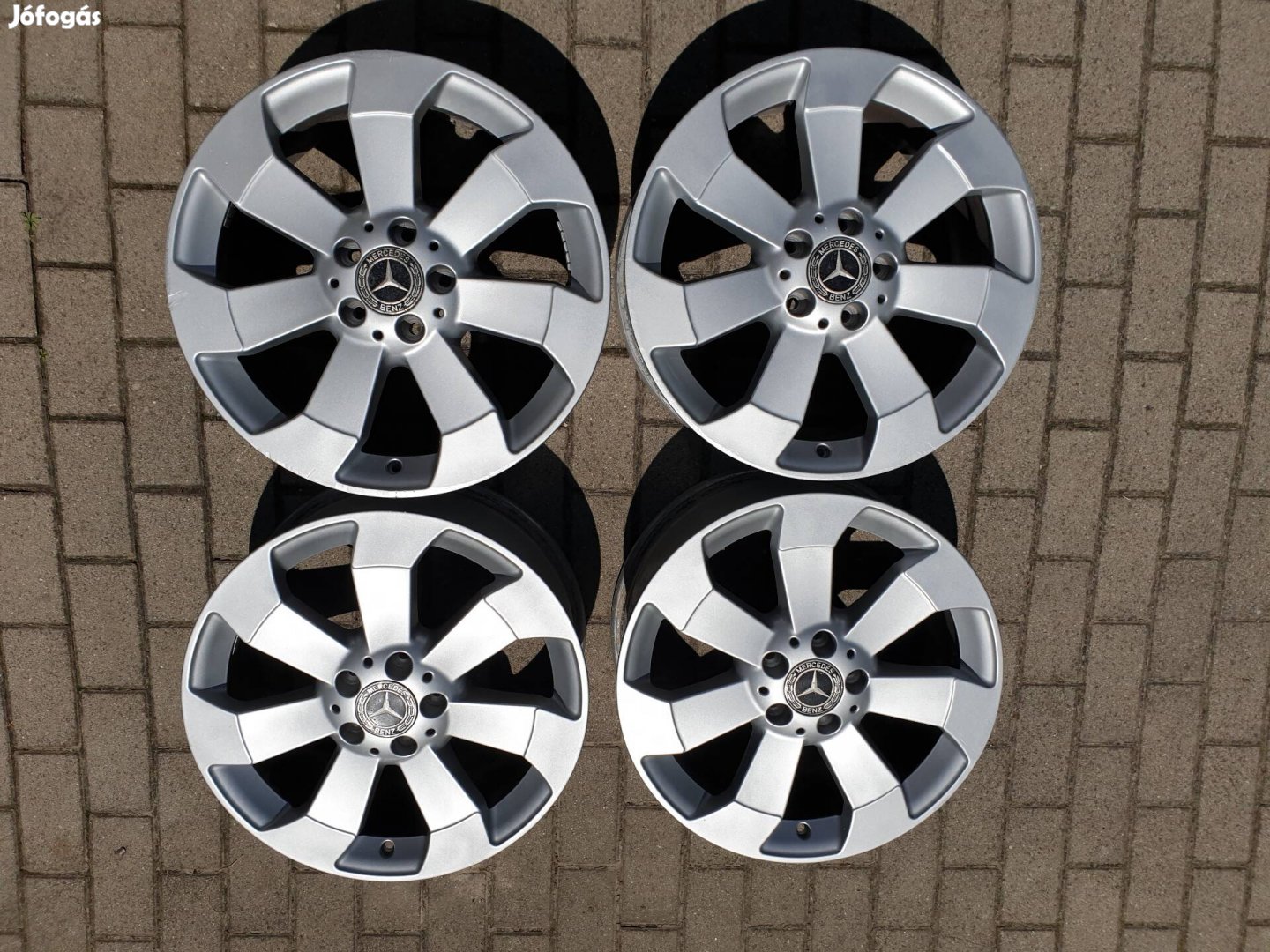 18 colos gyári alufelnik (Mercedes-Benz)