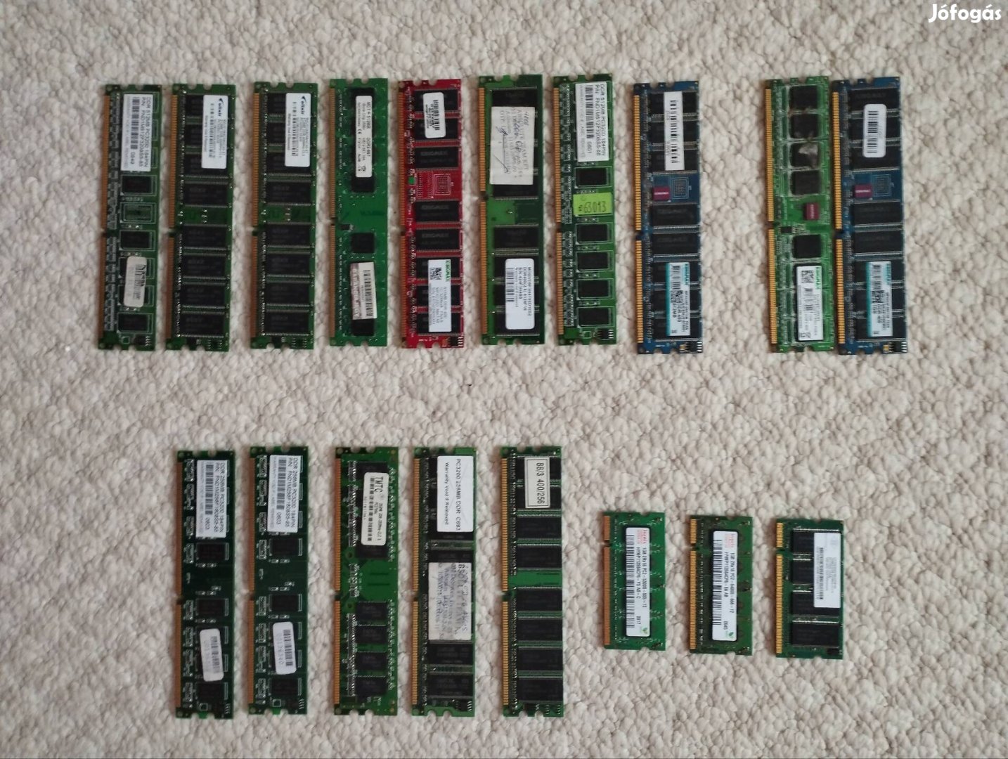 18 db memória (256MB-1GB; DDR1-DDR2) teszteletlenek