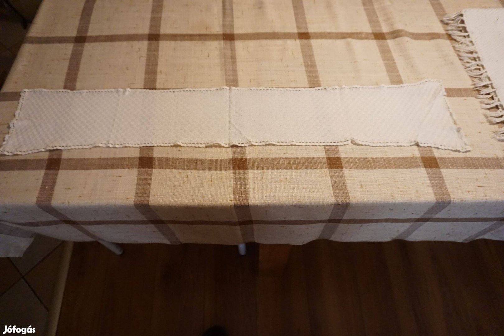 18x98 cm.-es fehér sormintás asztali futó terítő eladó