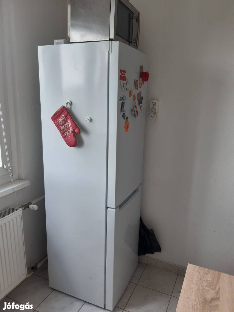 190 cm-es Indesit  LI80 FF1 W hibás eladó.