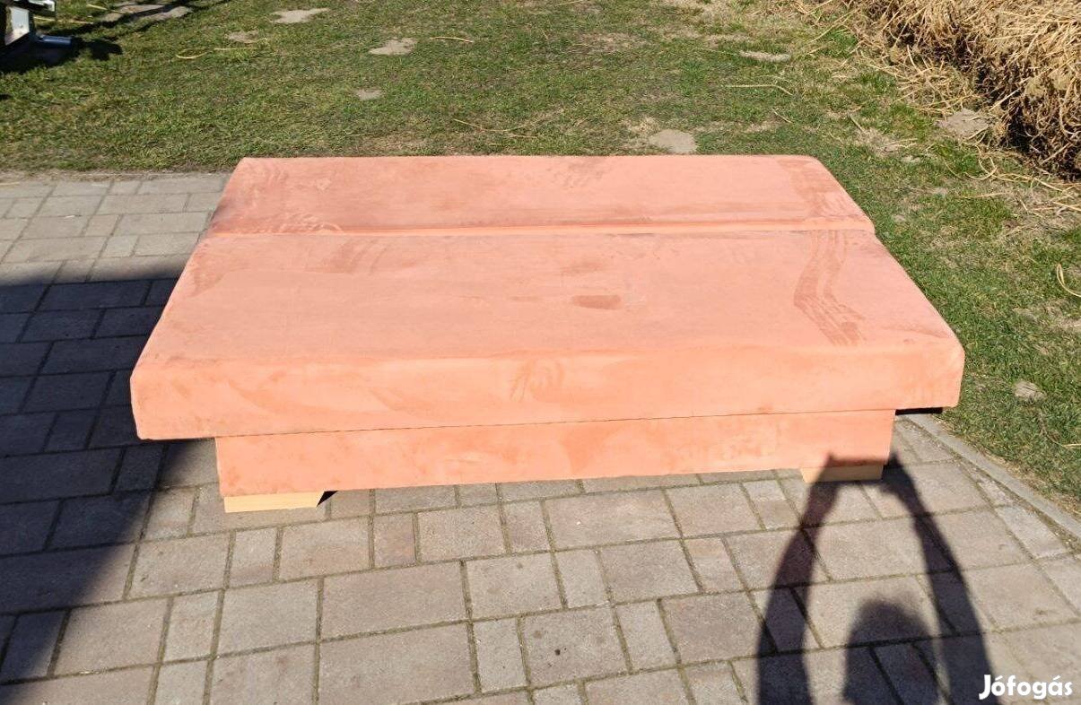190x140 cm-es kihúzható, ágyneműtartós heverő , ágy jó