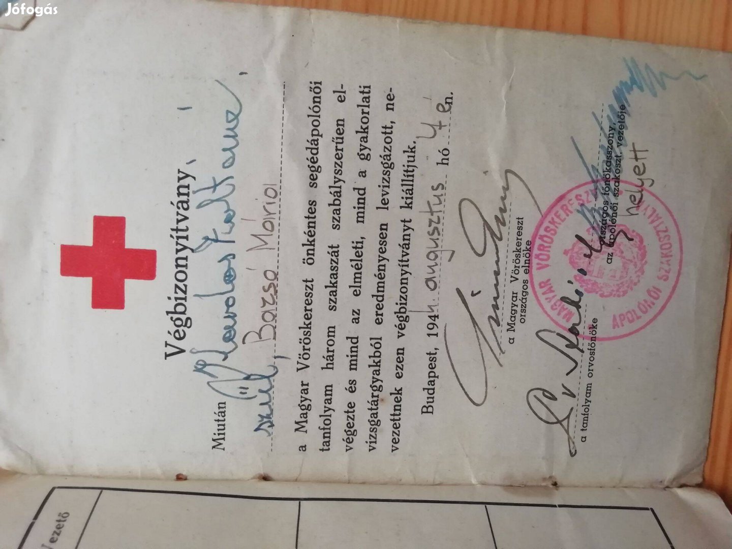 1944-es Vöröskeresztes Önkéntes segédápolónő Igazoló könyve